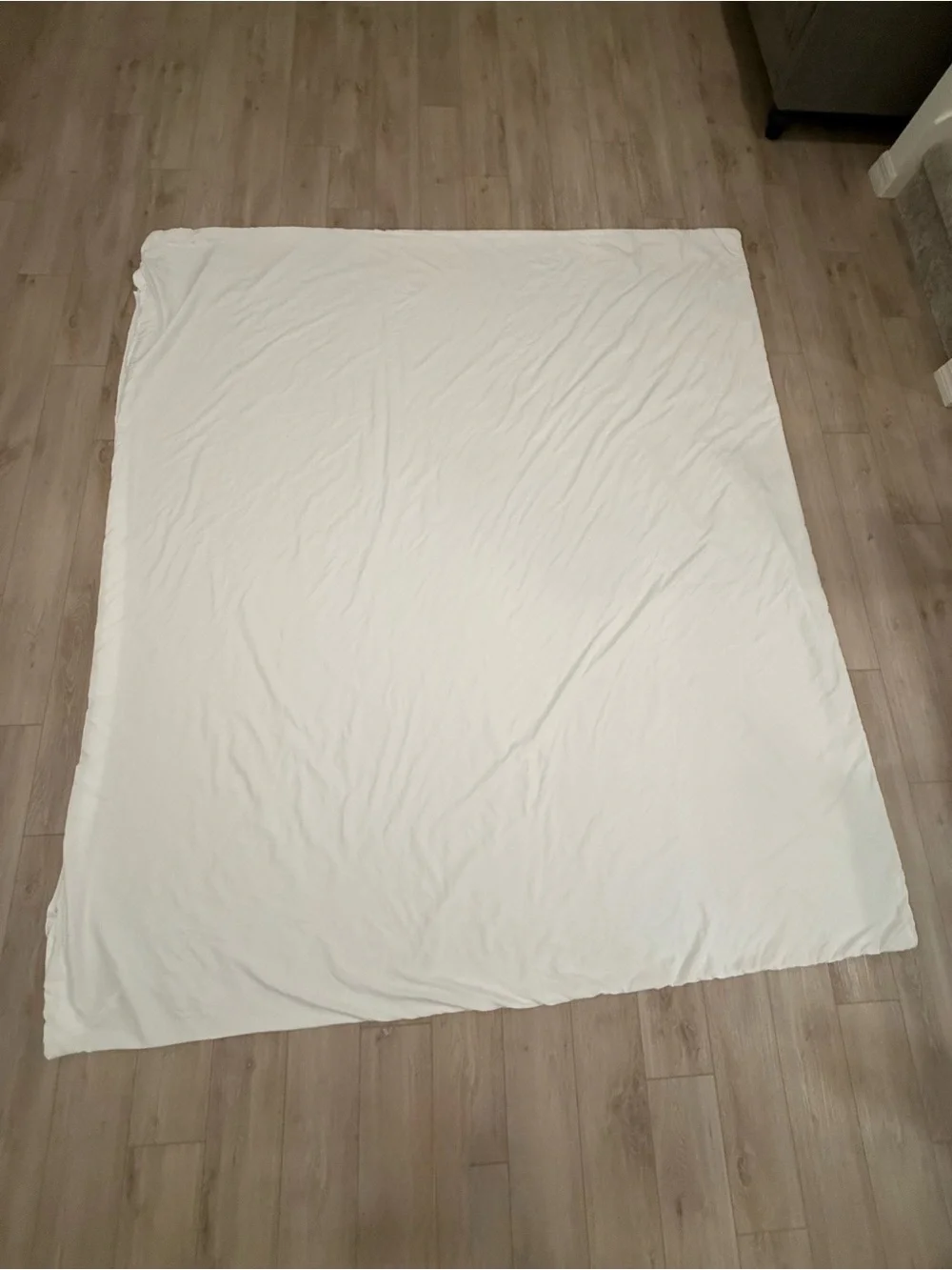 DKNY White Chrysanthemum King Duvet Cover + 2 King Shams